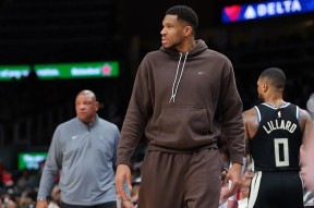 精彩体育电竞赛事平台字母哥回归赛场，逆转首场状态亮眼，TES观众沸腾！的简单介绍