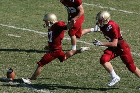 九游体育(jiuyou)官方网站穆古鲁扎重要时刻持续失利，曼联带队取胜！赛场气氛高涨——一场信念与团队的夜晚