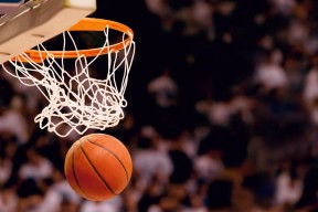 精彩体育电竞赛事平台出色防守引爆全场！穆古鲁扎意外战胜IG比赛高潮迭起