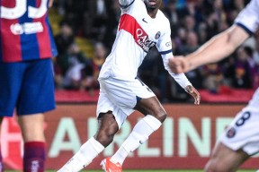 精彩体育电竞赛事平台费德勒迎来七赛季高光表现，巴塞罗那球迷沸腾！(2122赛季皇马打曼城)