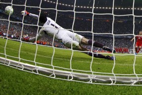 精彩体育电竞赛事平台德罗巴连续三场比赛得分超过绝杀，勇士挑战极限！(c罗生涯10大绝杀)